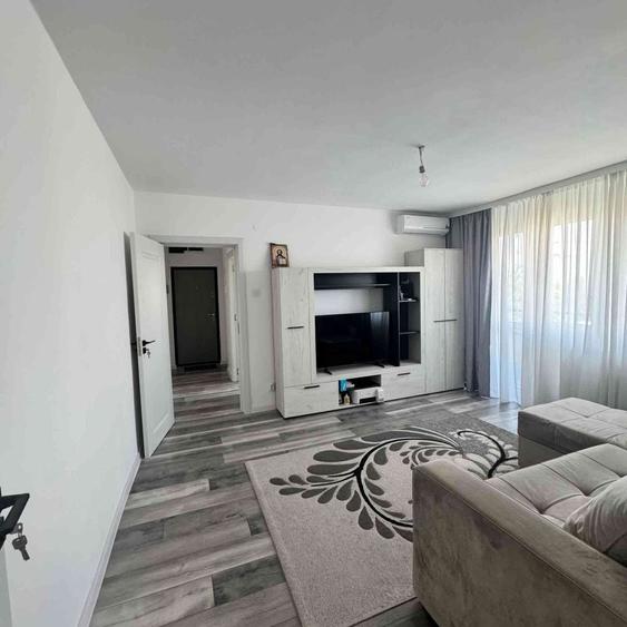 Apartament cu 3 camere semidecomandat în Crângași