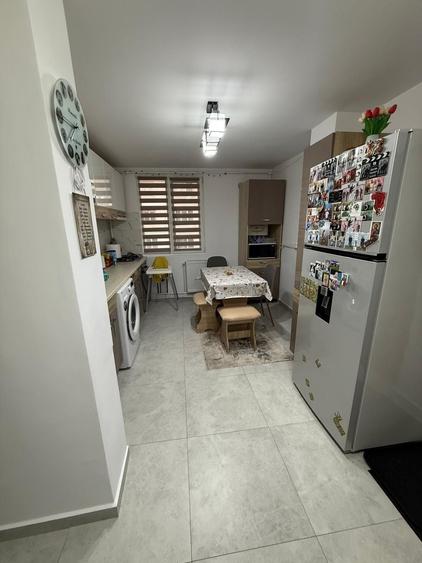 Apartament cu 3 camere semidecomandat în Central