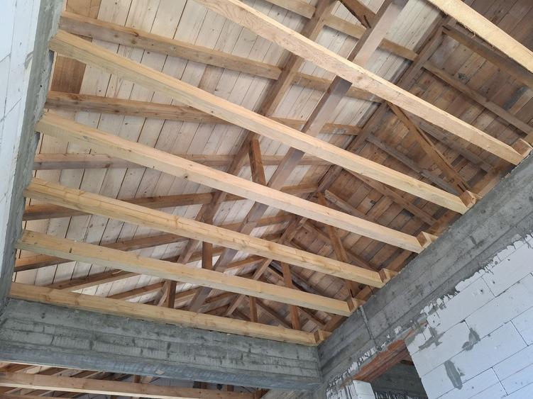 Casă individuală cu 5 camere cu Canalizare în Palas