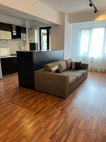 Apartament cu 2 camere semidecomandat, mobilat în Pajura