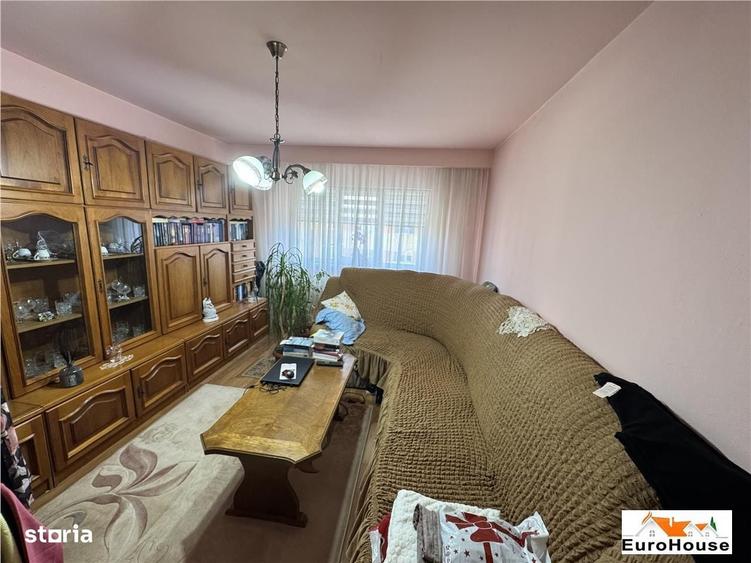 Apartament cu 2 camere decomandat în Ampoi 3