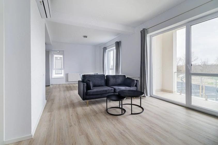 Apartament cu 3 camere semidecomandat în 1 Decembrie