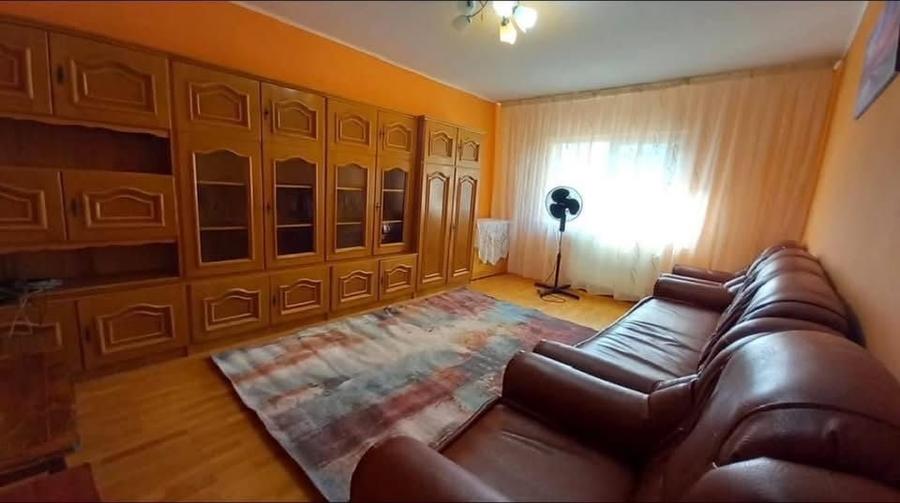 Apartament cu 3 camere decomandat în Nicolina