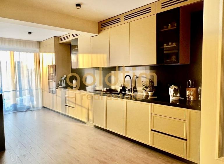 Penthouse cu 5 camere decomandat, mobilat în Pipera