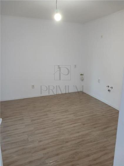 Duplex cu 4 camere cu Canalizare în Plopi