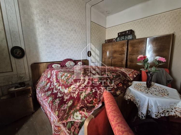 Casă individuală cu 6 camere cu Canalizare în Pesac