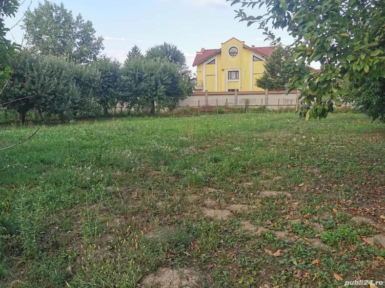 Casă cu 4 camere cu Teren 2200 Mp în Central