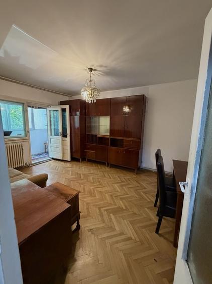 Apartament cu 3 camere decomandat în Dosu Bricii