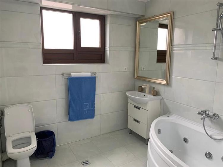 Casă cu 15 camere cu Teren 700 Mp în Poștei - Bucov