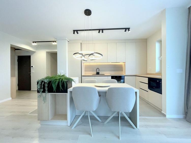 Apartament cu 3 camere decomandat, mobilat în Lipovei