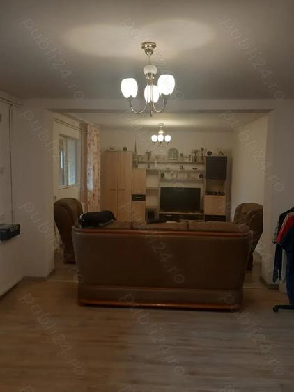 Casă cu 5 camere în Roșu