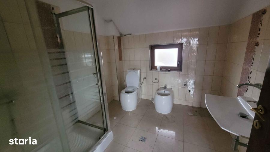 Casă cu Teren 2001 Mp în Central