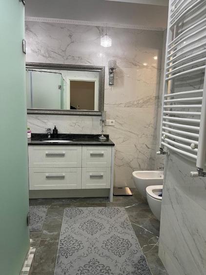 Apartament cu 3 camere decomandat în Calea București
