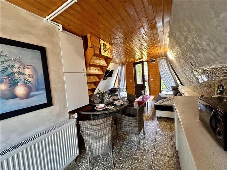 Casă individuală cu 4 camere cu Piscina în Predeluț