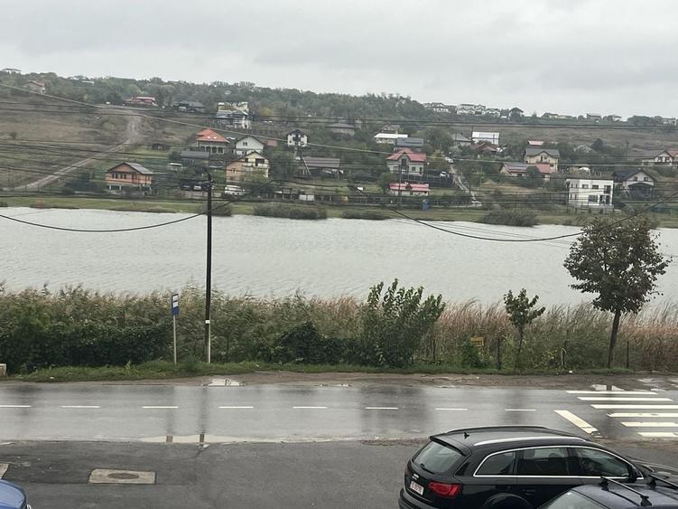 Apartament cu 3 camere decomandat în Valea Lupului