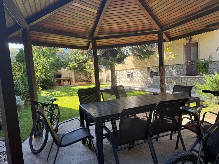 Apartament cu 4 camere decomandat, mobilat în Barbu Văcărescu