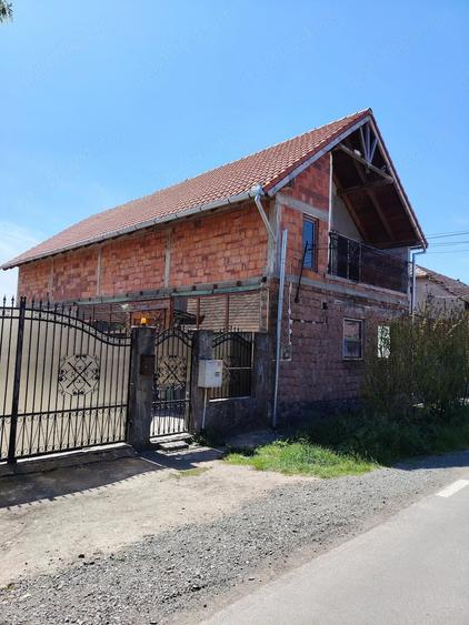 Casă cu 3 camere cu Teren 547 Mp în Central