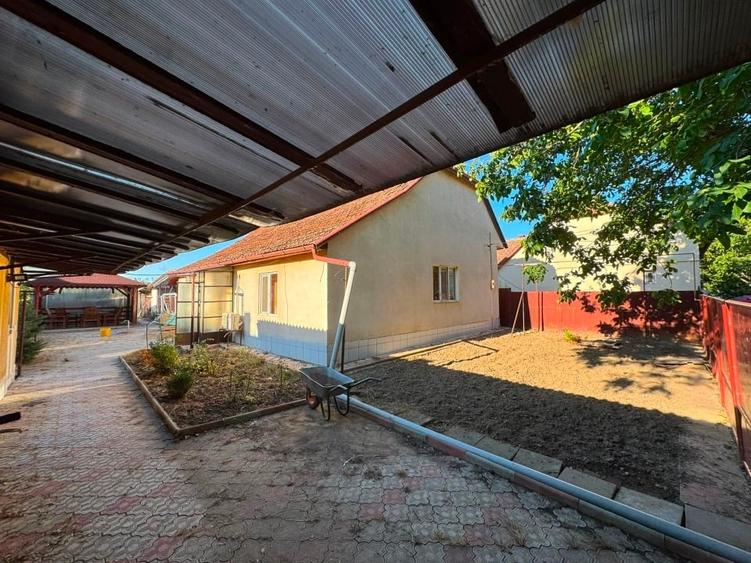 Casă individuală cu 3 camere cu Canalizare în Săcălaz