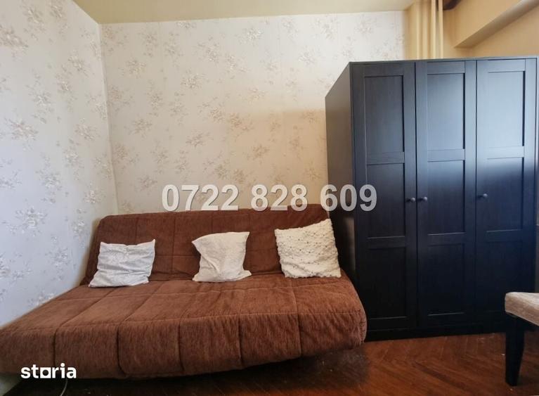 Apartament cu 3 camere semidecomandat în Gara de Nord