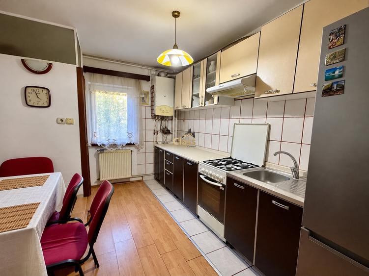 Apartament cu 3 camere decomandat, mobilat în Plopilor