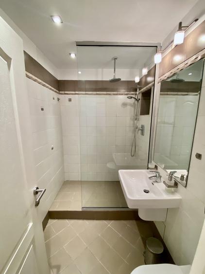 Apartament cu 4 camere semidecomandat, mobilat în Tineretului
