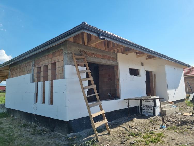 Casă individuală cu 3 camere cu Canalizare în Bod