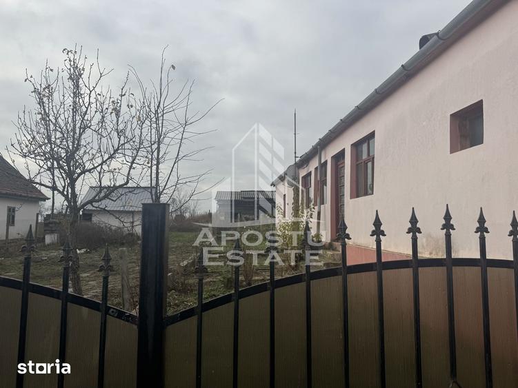 Casă cu 4 camere cu Teren 2518 Mp în Central