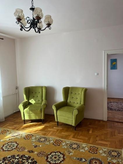 Apartament cu 3 camere decomandat, mobilat în Central