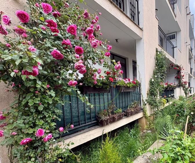 Apartament cu 3 camere semidecomandat, mobilat în Șelimbăr