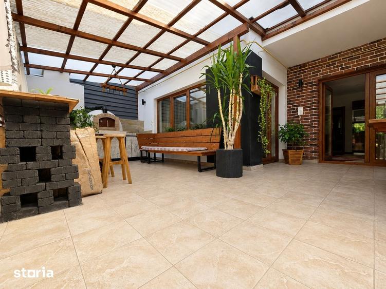 Casă cu 8 camere cu Teren 466 Mp în Central