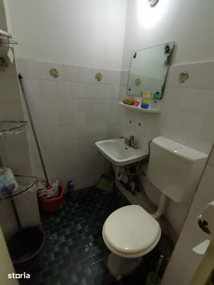 INCHIRIEZ apartament 3 camere decomandat, zona Ciresica - 1
