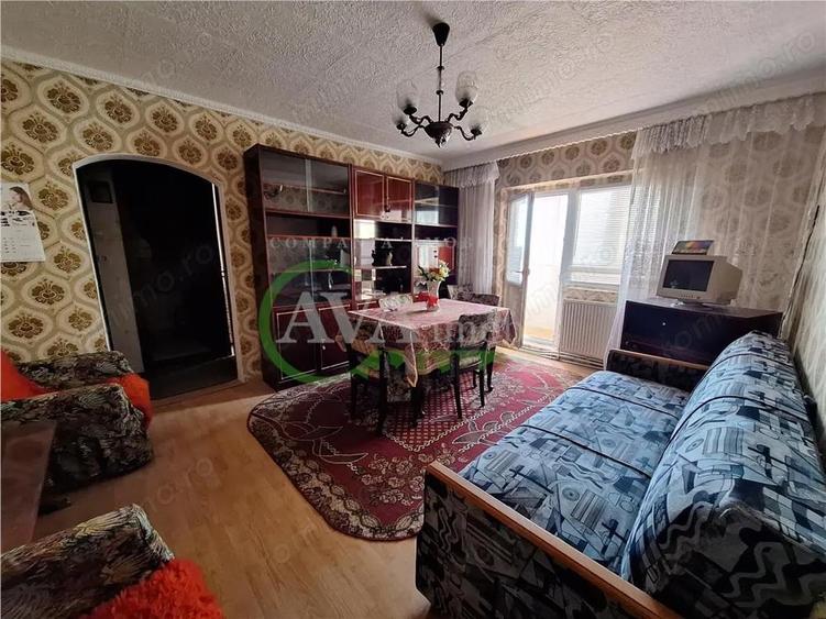 Apartament cu 3 camere semidecomandat în Central