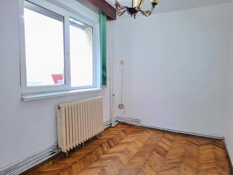 Apartament cu 3 camere semidecomandat în Girocului