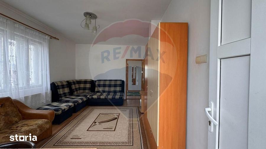 Apartament cu 3 camere semidecomandat, mobilat în Dâmbul Rotund