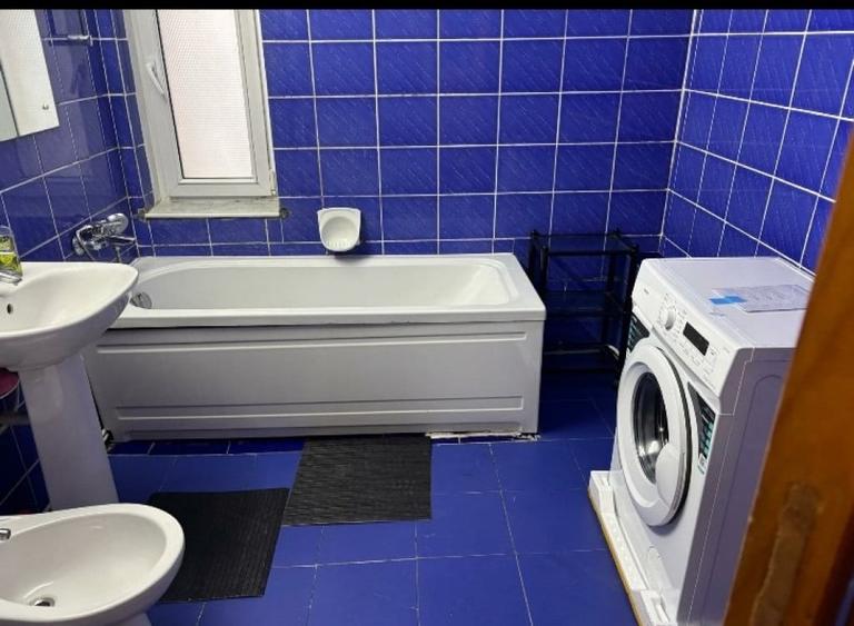 Apartament Cu 3 Camere Decomandate Zona Obcini - Intrare - 3