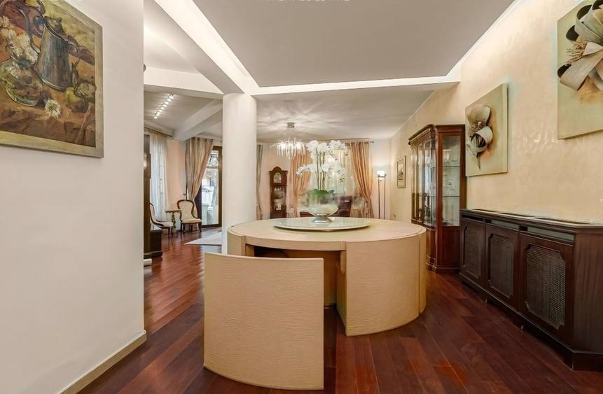 Casă individuală cu 5 camere cu Teren 670 Mp în Central