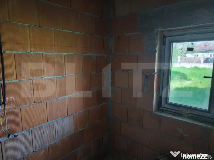 Casă cu 7 camere cu Teren 1607 Mp în Central