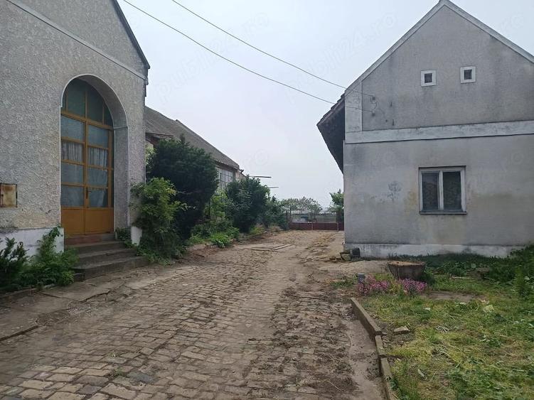 Casă cu 4 camere cu Teren 2220 Mp în Tomnatic