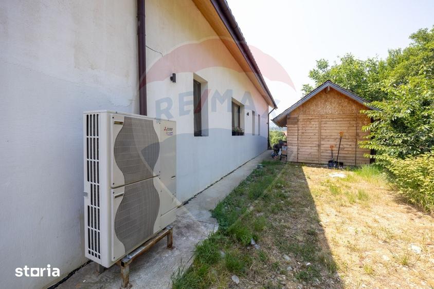 Casă cu 5 camere cu Teren 2481 Mp în Bran