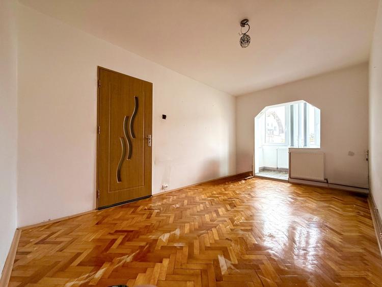 Apartament cu 3 camere decomandat, mobilat în Aradului
