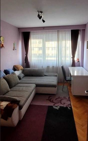 Inchiriez apartament 3 camere - 4