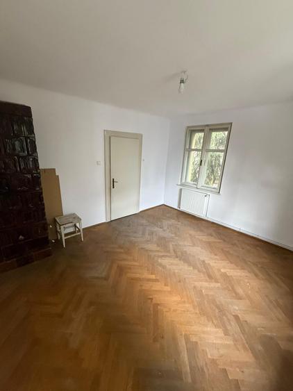 Apartament cu 3 camere semidecomandat în Calea Turzii