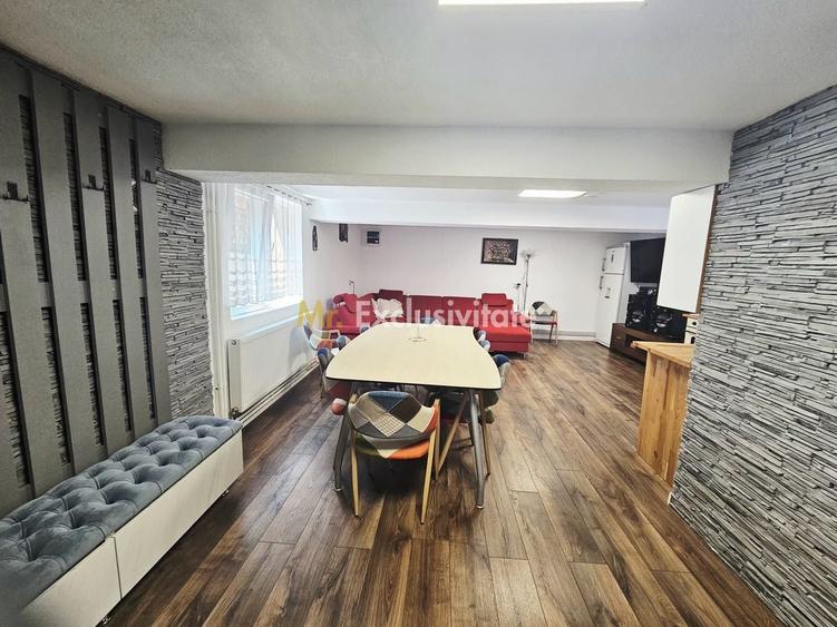 Casă individuală cu 7 camere cu Canalizare în Moara de Pădure