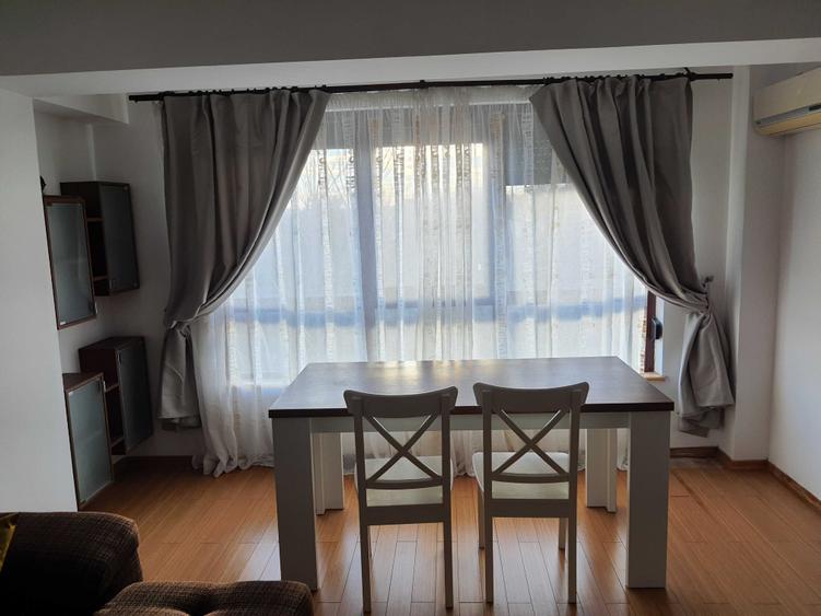 Apartament cu 3 camere decomandat în Exterior Vest