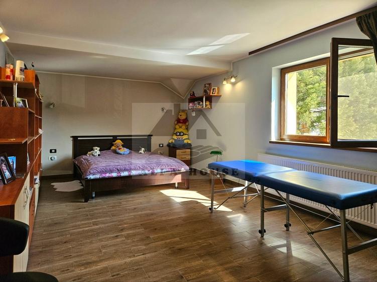 Casă individuală cu 11 camere cu Canalizare în Blumăna