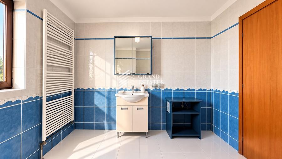 Casă individuală cu 8 camere cu Canalizare în Snagov