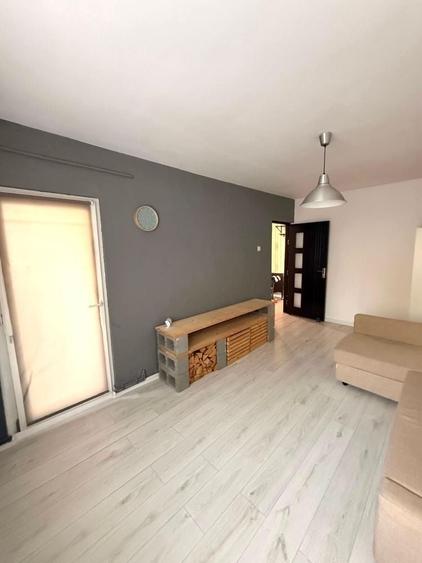 Apartament cu 2 camere decomandat în Nicolina