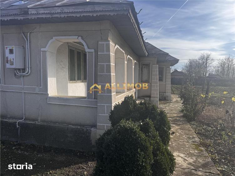 Casă cu 4 camere cu Teren 1550 Mp în Fulga