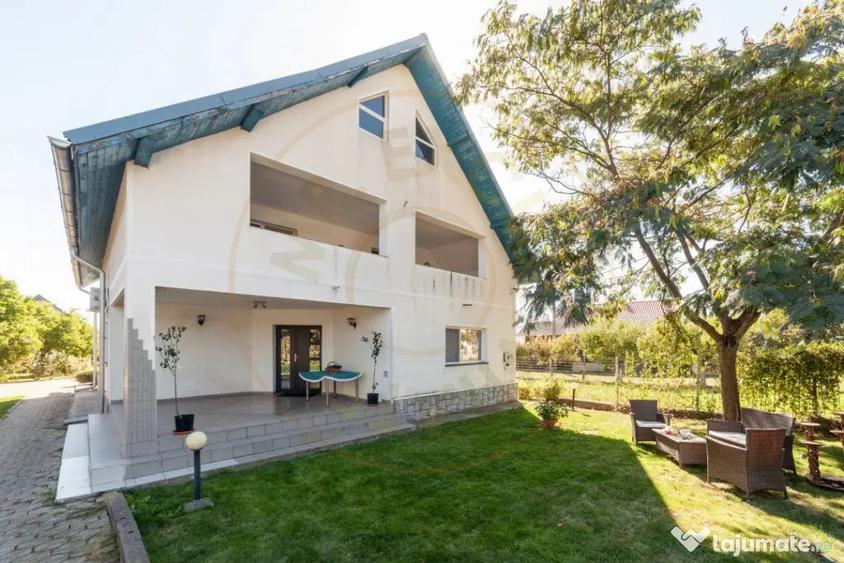 Casă cu 7 camere cu Teren 5000 Mp în Dârmănești
