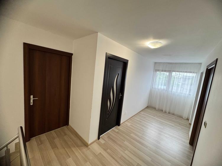 Casă cu 4 camere în Liești